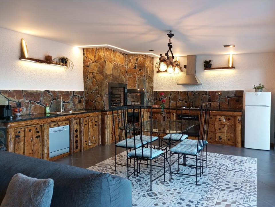 Casa do Outeiro House in Viana do Castelo District, Portugal