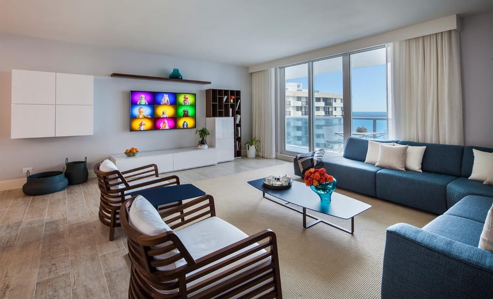 TV and multimedia, Balcony/Terrace, Living room, Seating area, Evening entertainment