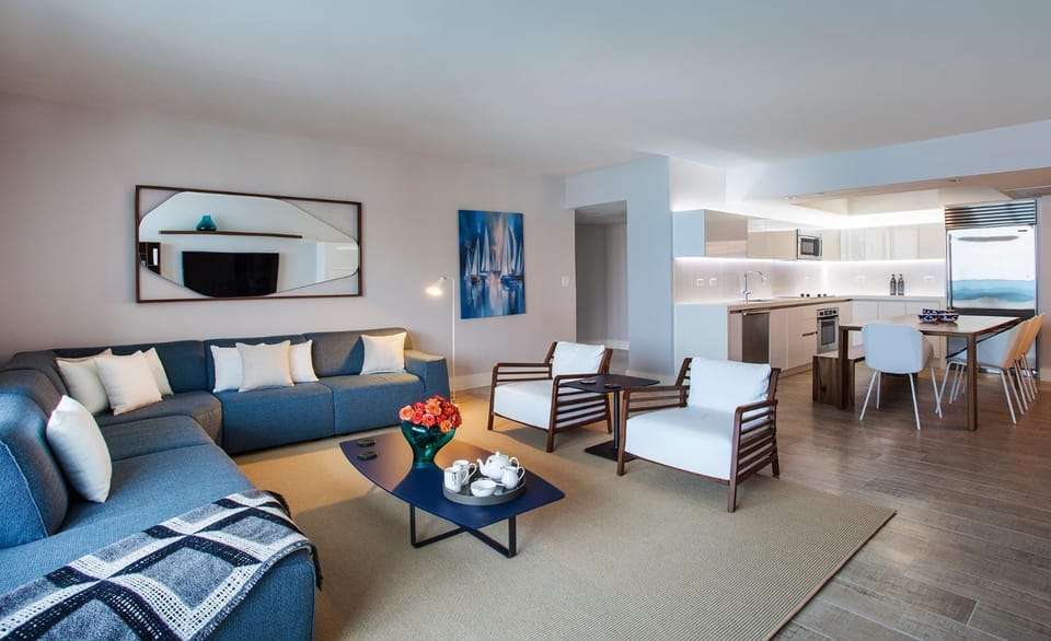 TV and multimedia, Kitchen or kitchenette, Living room, Seating area, Dining area, minibar