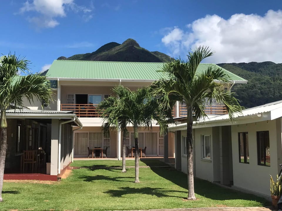 Property building, Garden, Hiking, Garden view, Mountain view, Parking