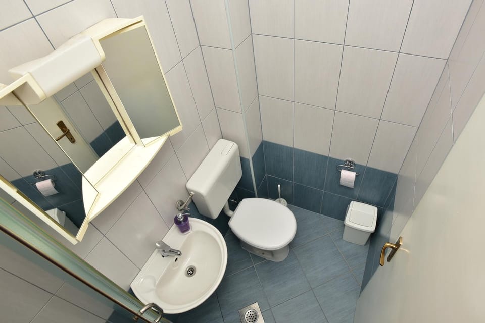 PINK 4 Bed and Breakfast in Makarska