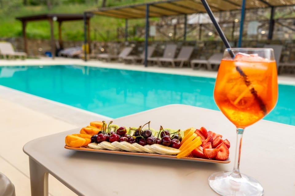Food and drinks, Food, Pool view, Swimming pool, Drinks, Alcoholic drinks, sunbed
