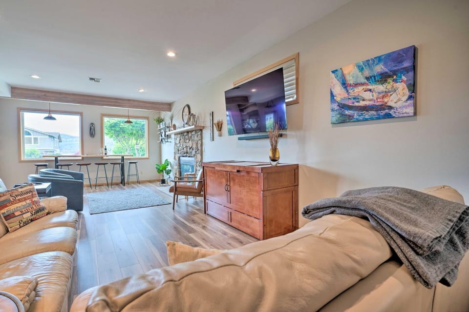 Lake Chelan Home w/ Boat Dock & Slip House in Lake Entiat