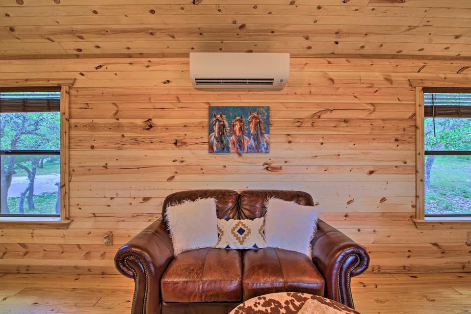 Rustic-Chic Country Cabin - 10 Mi to Main Street! Cabin in Rio Grande