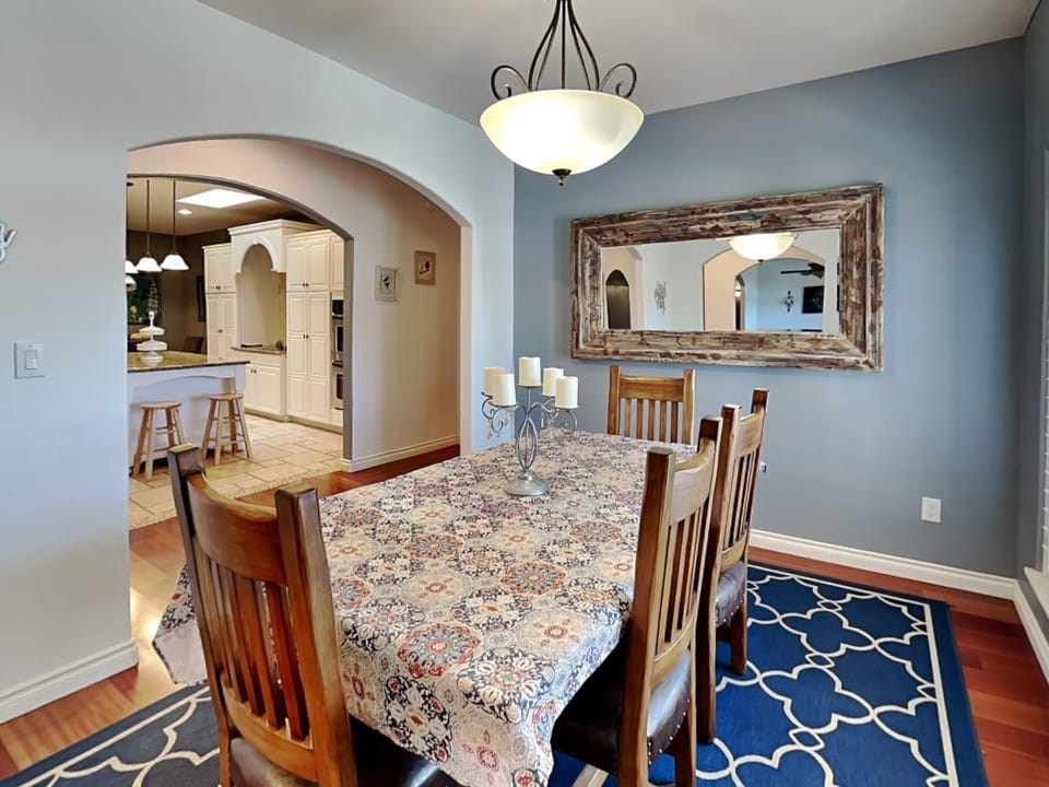 Kitchen or kitchenette, Living room, Dining area, furniture