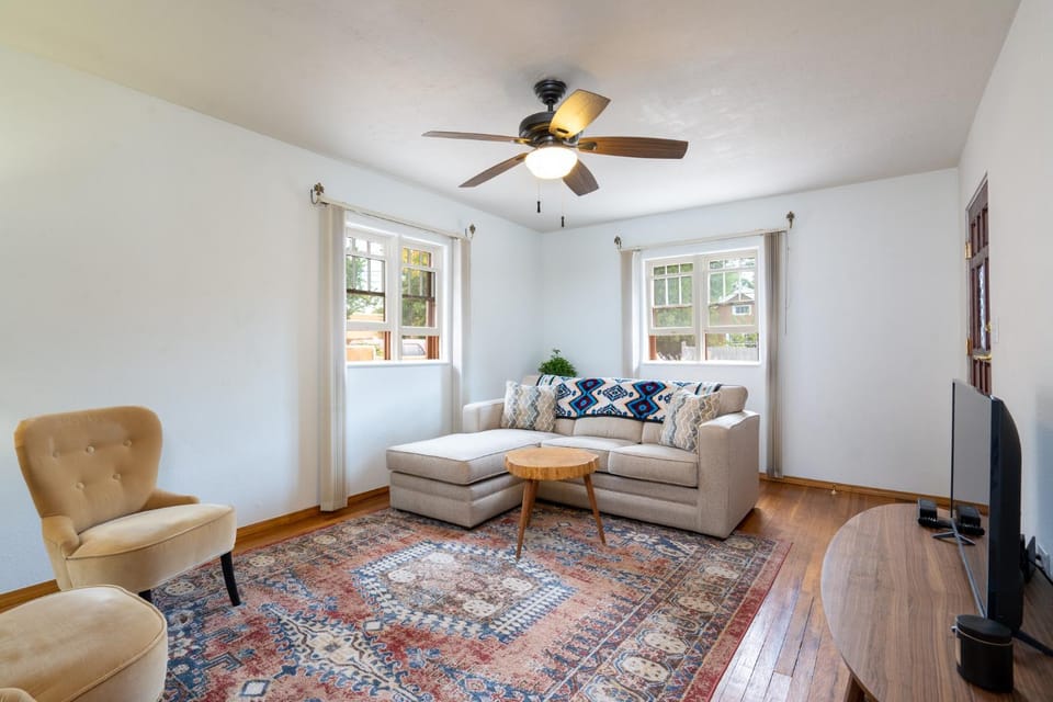 TV and multimedia, Living room, Seating area, furniture