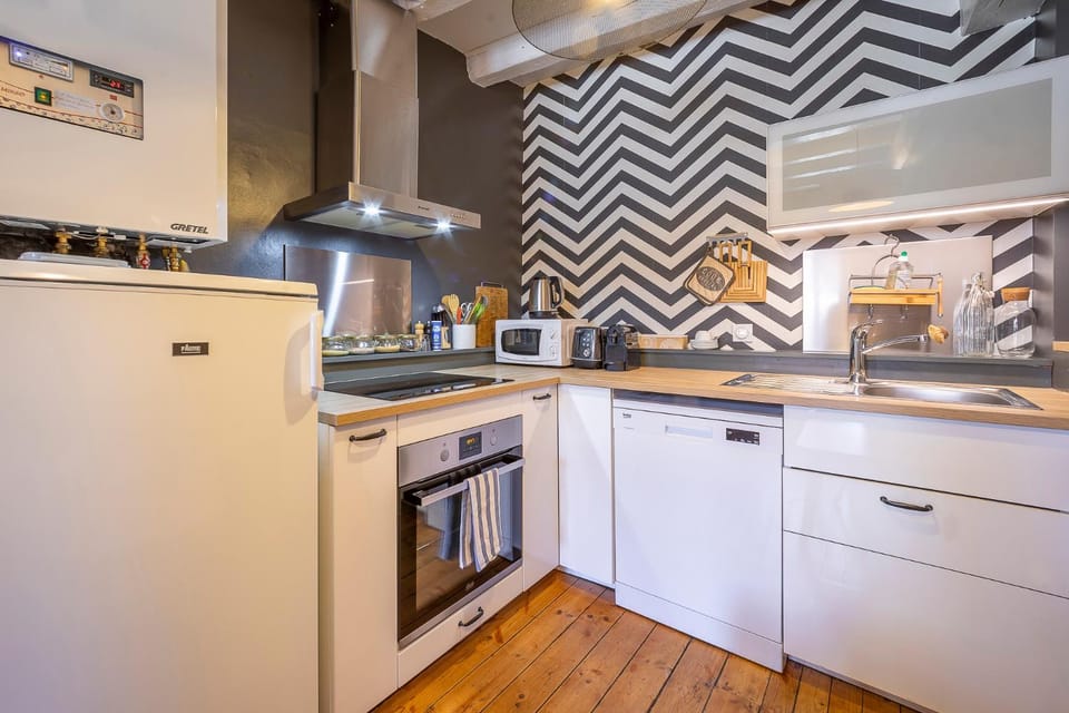 Kitchen or kitchenette