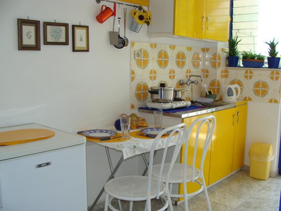 Coffee/tea facilities, Kitchen or kitchenette