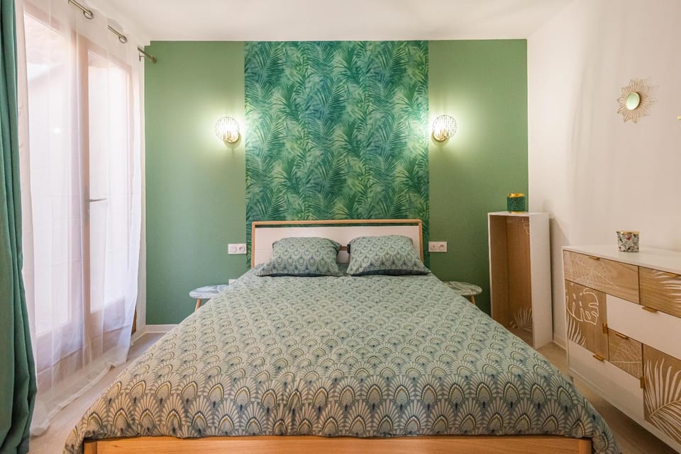 Bed, Photo of the whole room, Bedroom
