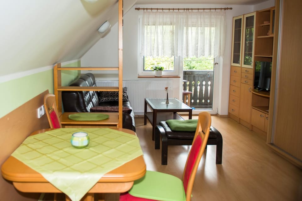 Kitchen or kitchenette, Living room, Seating area