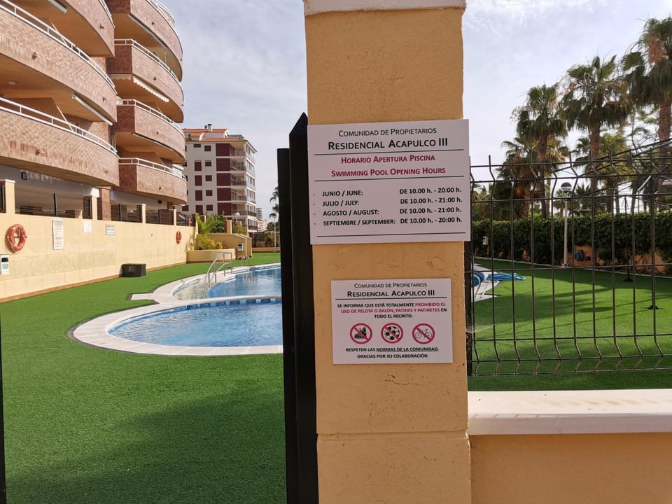 Swimming pool