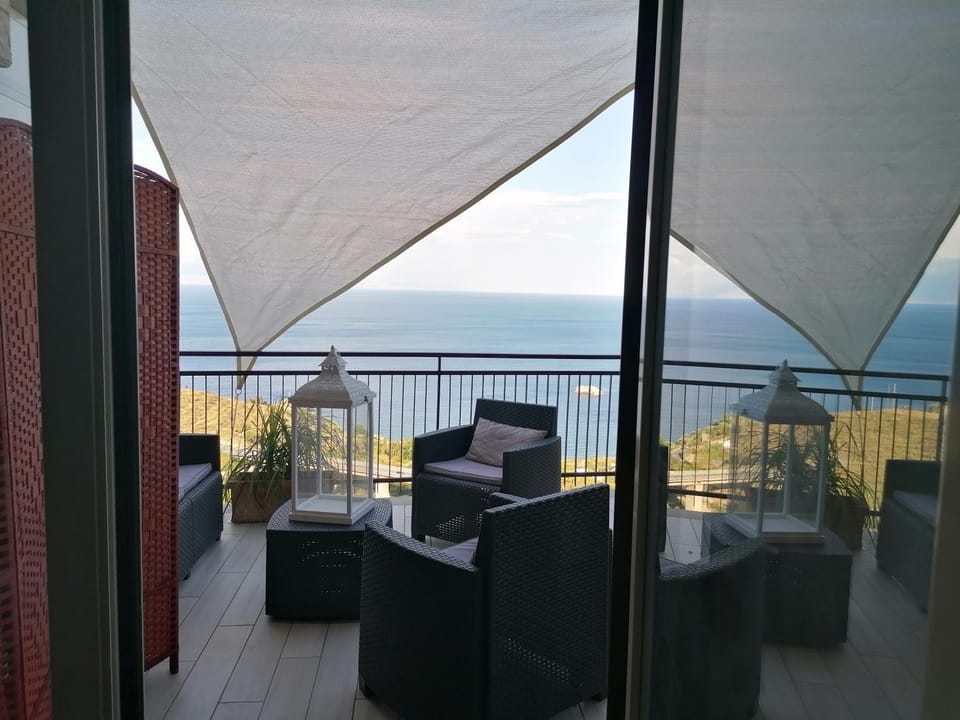 Property building, Balcony/Terrace