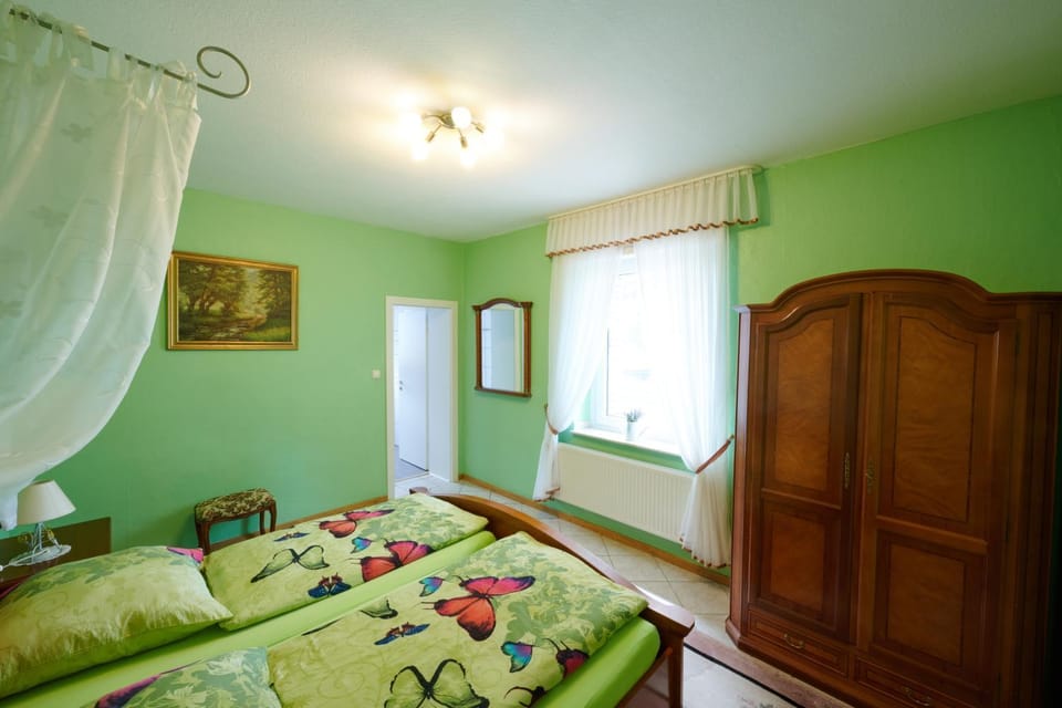 Bed, Photo of the whole room, Bedroom, wardrobe