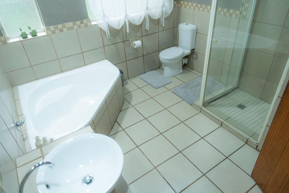 Shower, Toilet, Bathroom, Bath