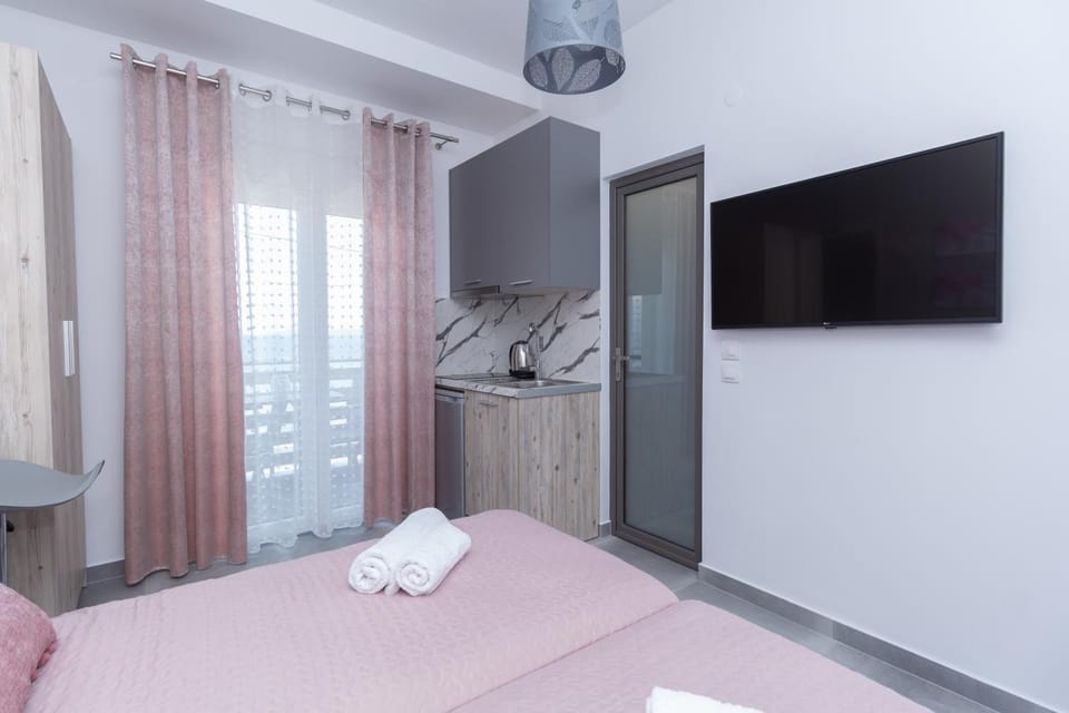 TV and multimedia, Kitchen or kitchenette, Photo of the whole room