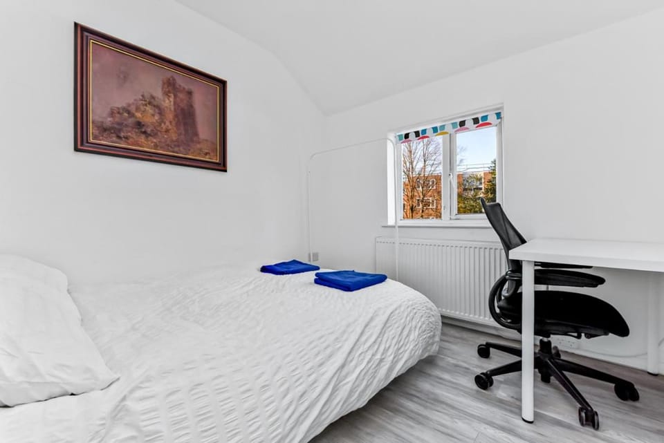 Family House in the Heart of Hanwell with 5 stars! Apartment in London Borough of Ealing