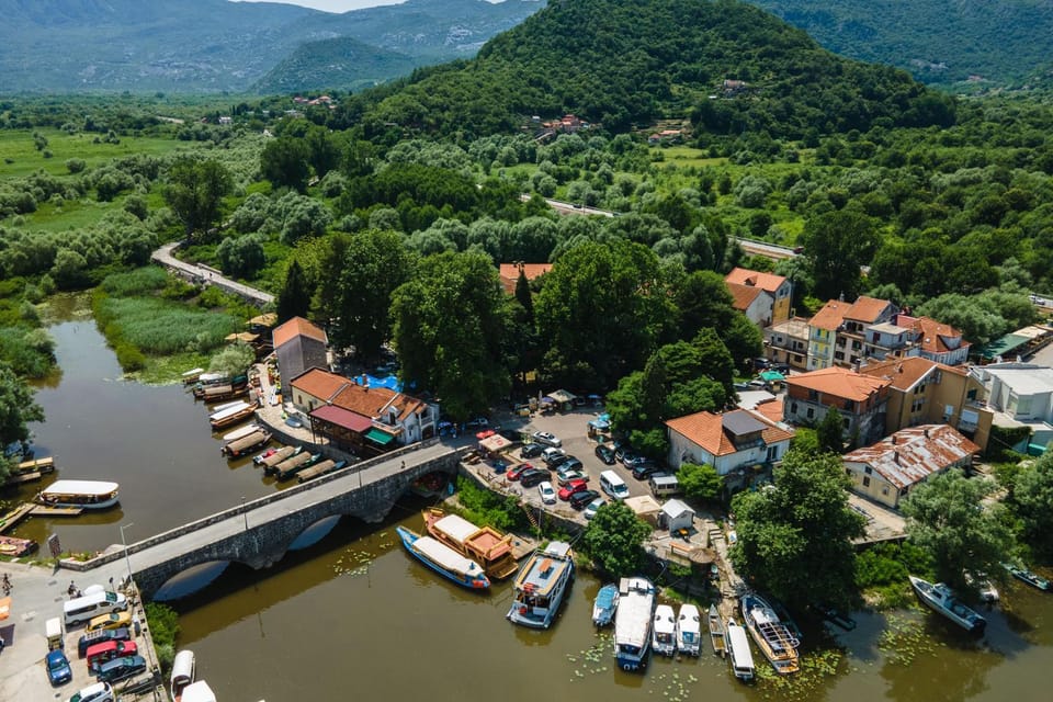 Property building, Nearby landmark, Day, Neighbourhood, Natural landscape, Activities, Bird's eye view, City view, Lake view, Mountain view, River view, Parking