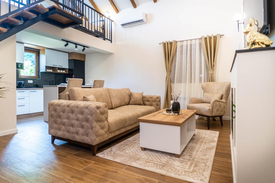 TV and multimedia, Kitchen or kitchenette, Living room, Seating area, Dining area