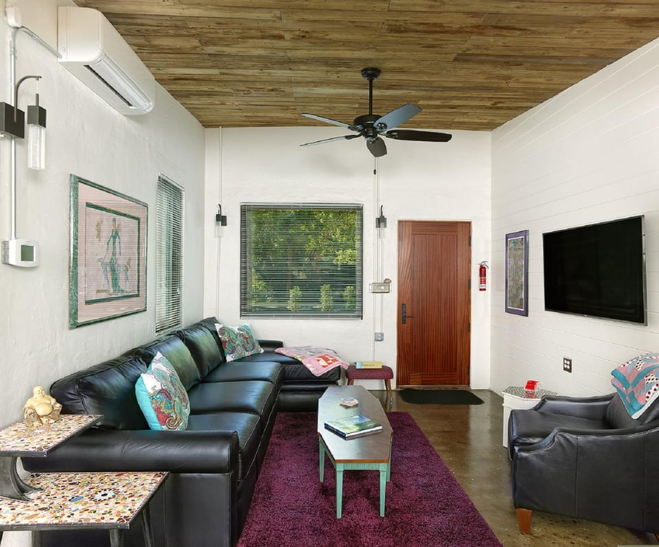Bed, TV and multimedia, Living room