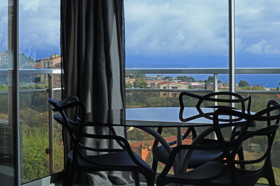 Patio, View (from property/room), City view, Garden view
