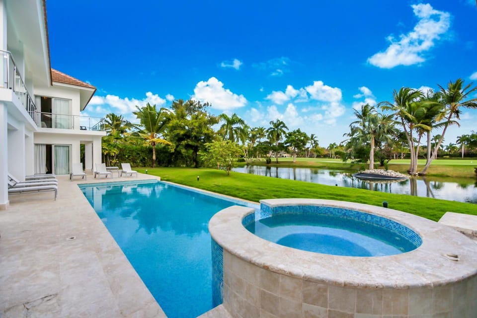 Property building, Golfcourse, Swimming pool