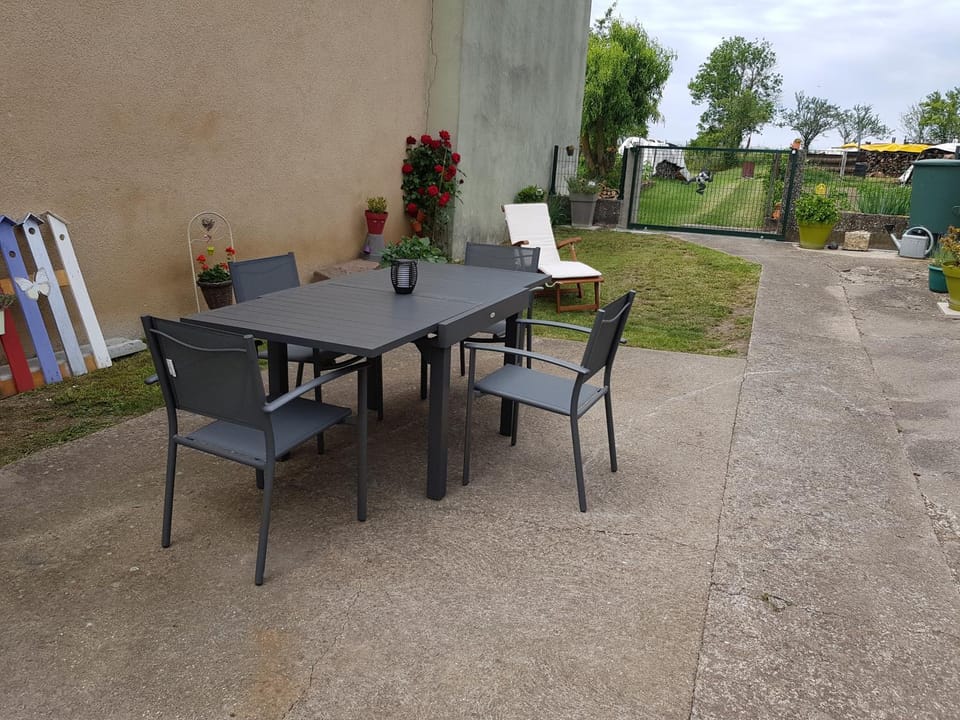 Patio, BBQ facilities, Garden view