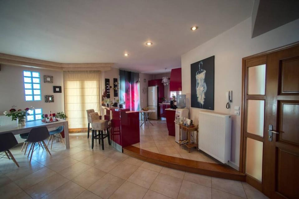 Facade/entrance, TV and multimedia, Kitchen or kitchenette, Living room, Seating area, Dining area, minibar