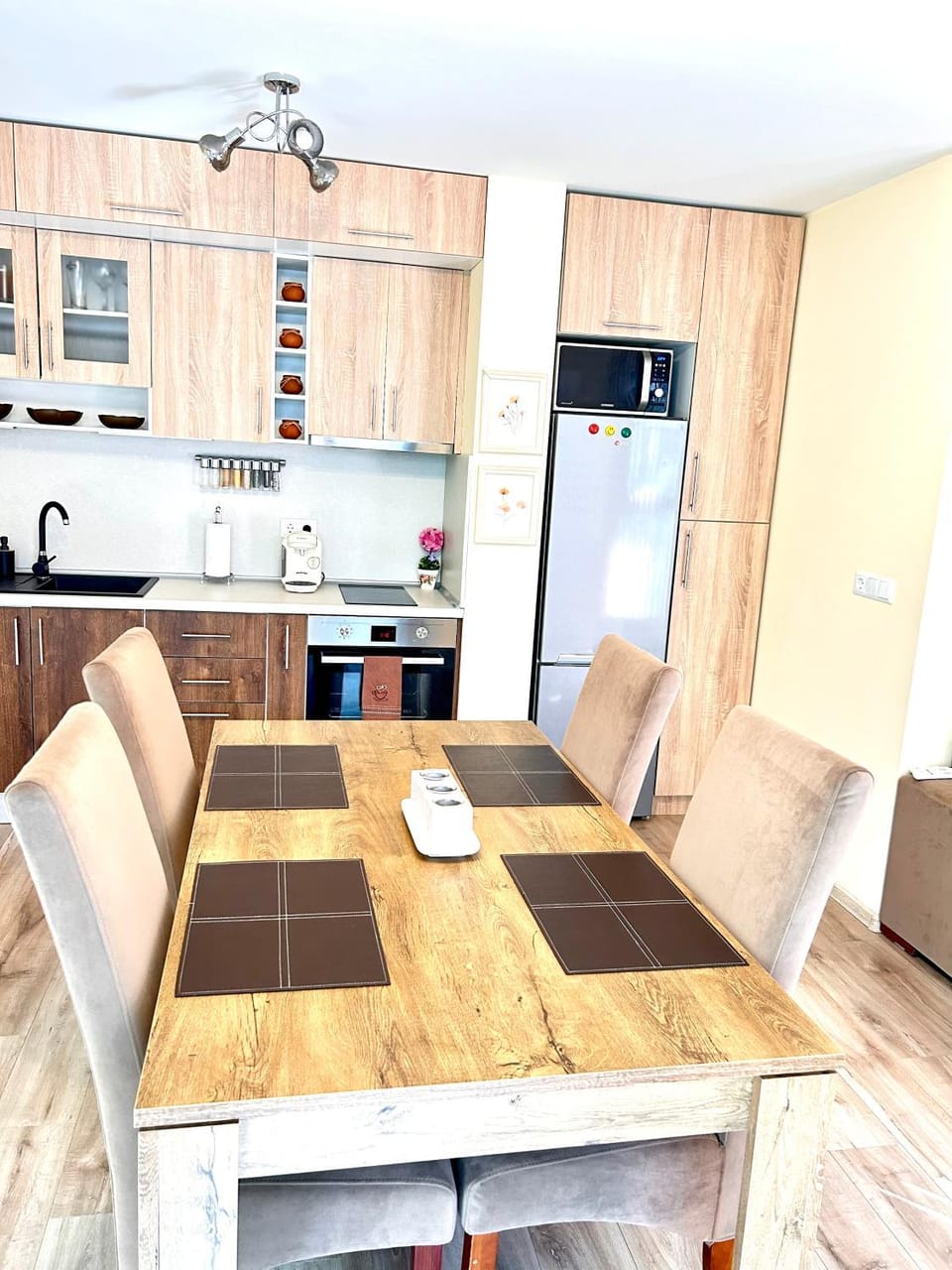 Living room, Dining area