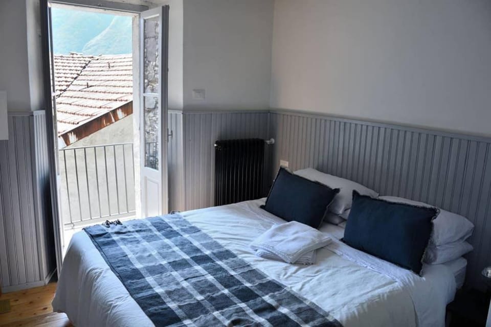 Rocks apartment Colonno House in Tremezzina