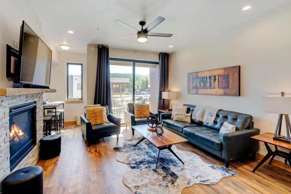 Living room, Mountain view