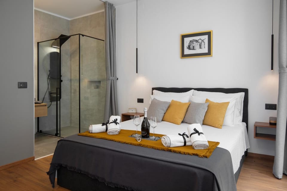 Shower, Bathroom, Bedroom
