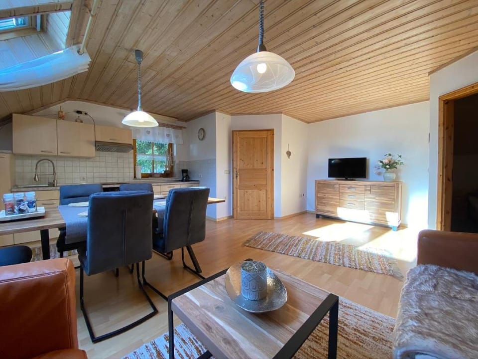 Kitchen or kitchenette, Living room, Seating area, Dining area
