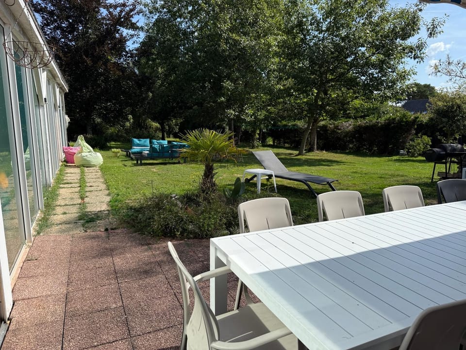 Patio, Spring, Day, Natural landscape, Garden, Garden, Balcony/Terrace, Dining area, Garden view, sunbed
