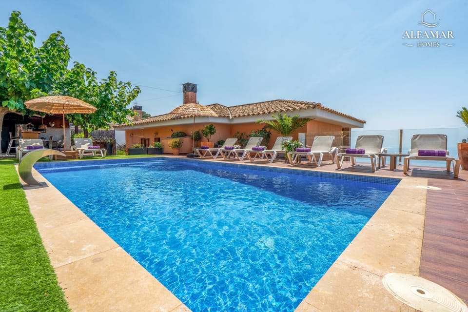 Villa Origami House in Lloret de Mar