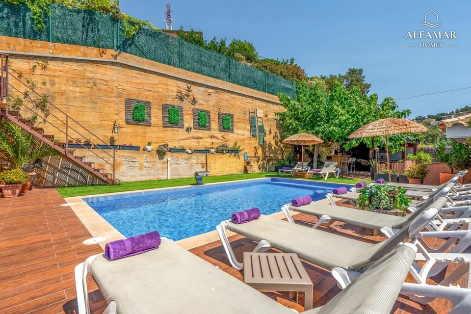 Villa Origami House in Lloret de Mar