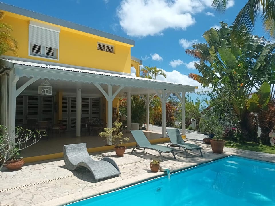 Property building, Garden, Swimming pool, sunbed