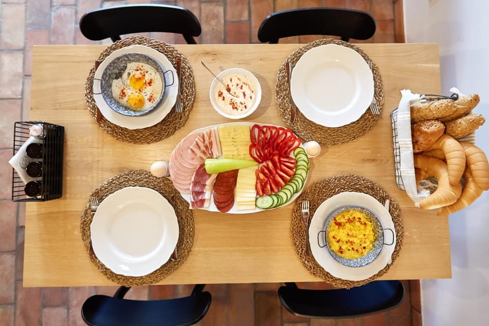 Food and drinks, Food, Breakfast, Continental breakfast