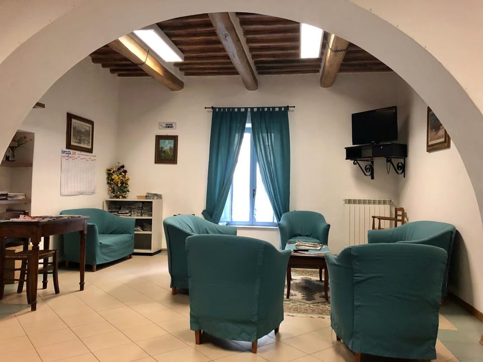 Communal lounge/ TV room, TV and multimedia, Living room, Seating area