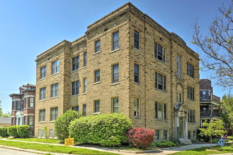 Hip Midtown Detroit Hub, Walk to Woodward Ave House in Windsor