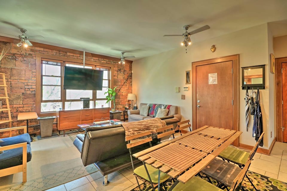Hip Midtown Detroit Hub, Walk to Woodward Ave House in Windsor