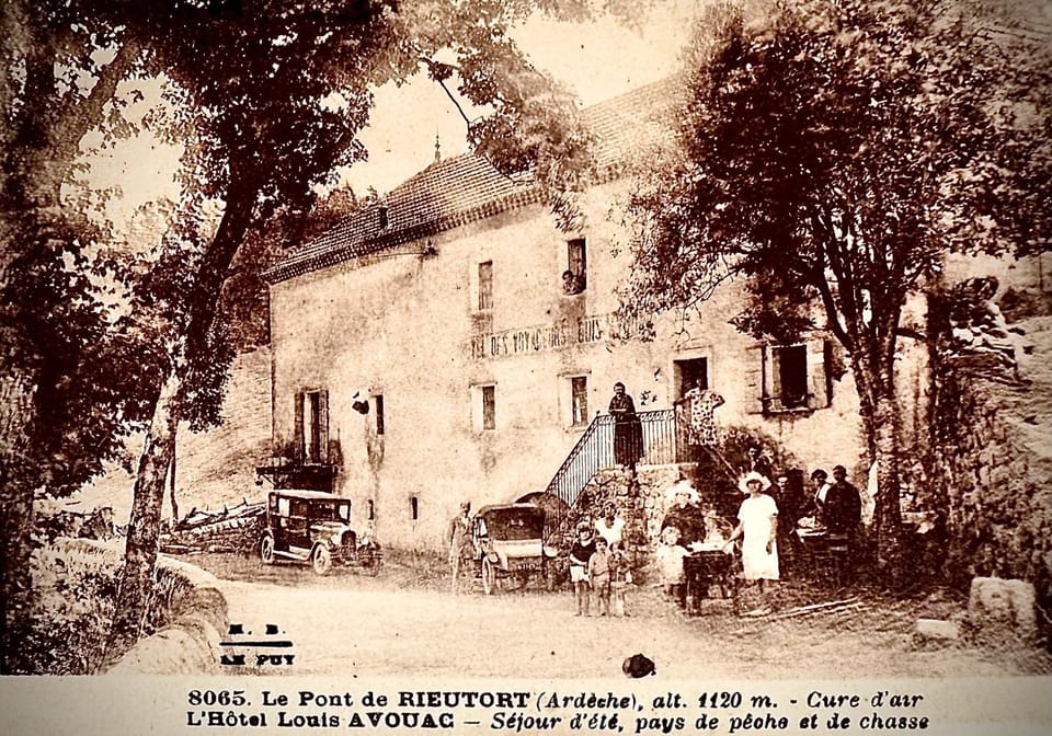 Gite en Ardèche en face de la rivière House in Auvergne-Rhône-Alpes