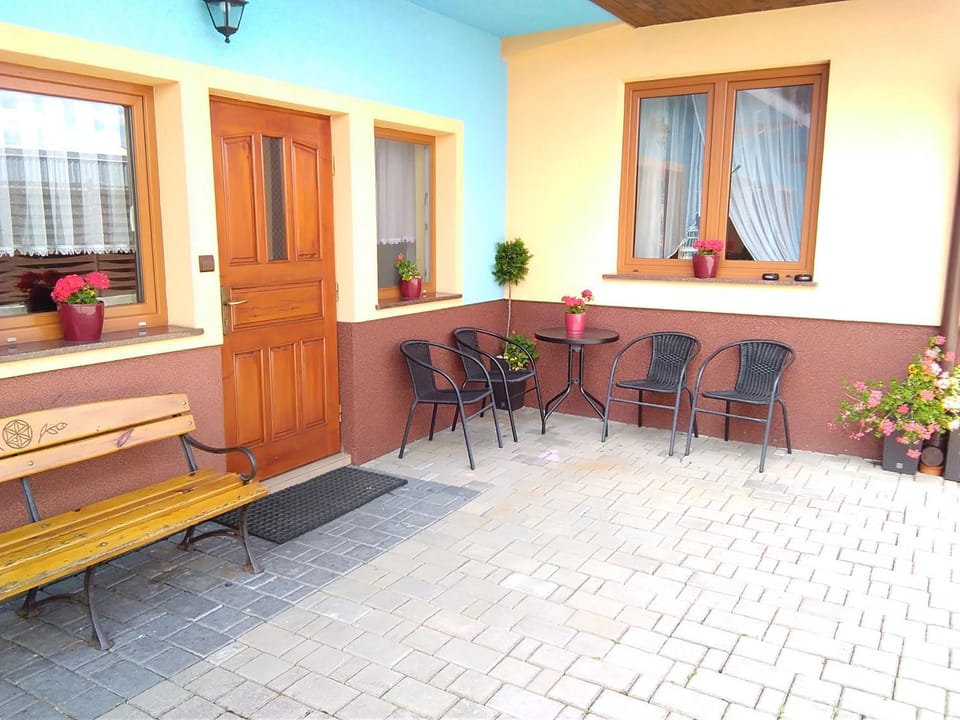Facade/entrance, Internal: Not applicable to any particular room
