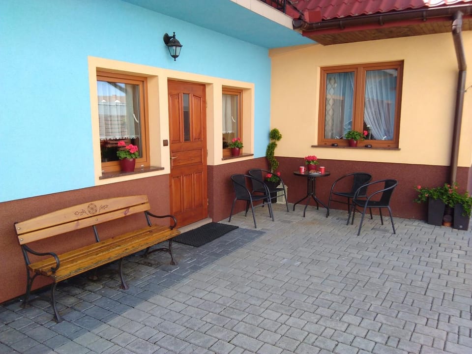 Facade/entrance, Internal: Not applicable to any particular room