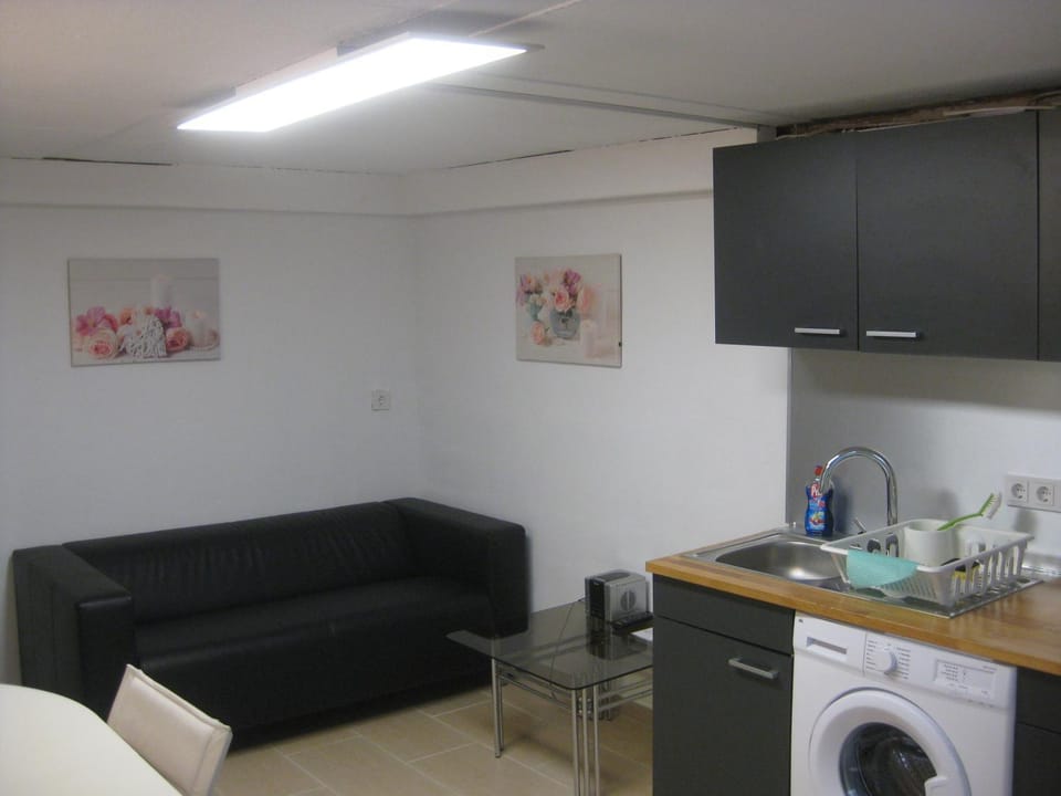 Seating area, Dining area, Communal kitchen