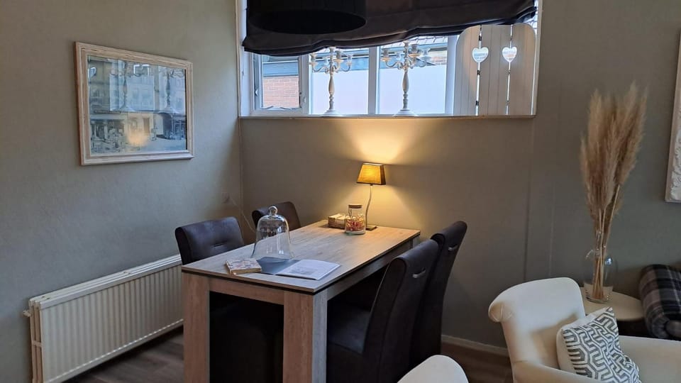 Dining area, Dinner