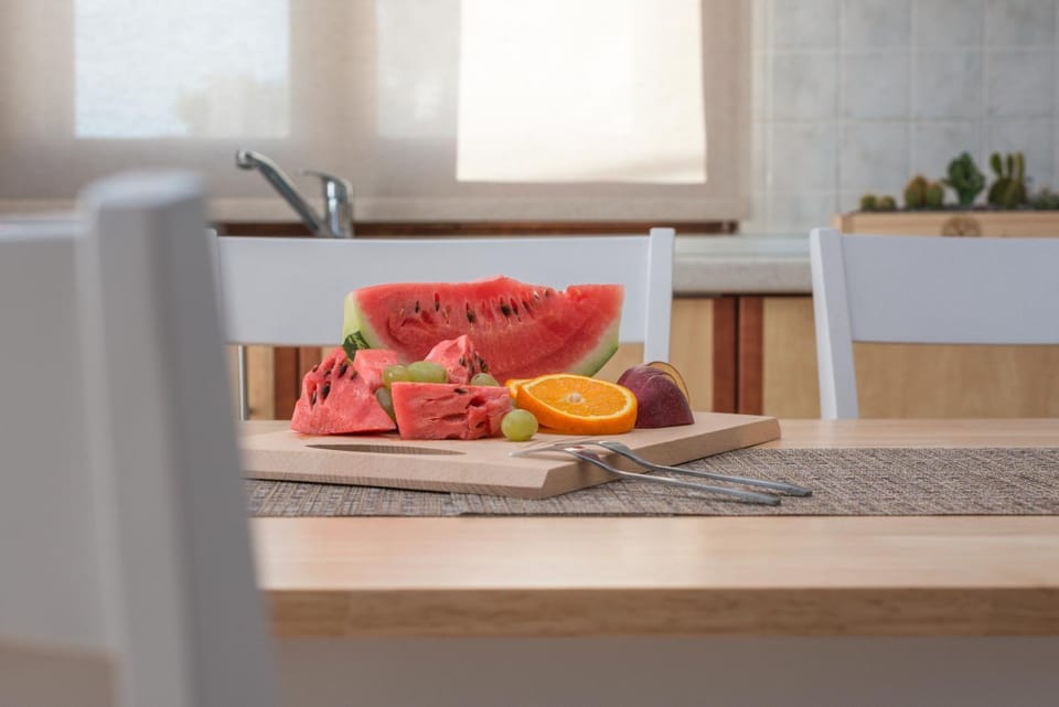 Deluxe Sunrise Apartment in Milos