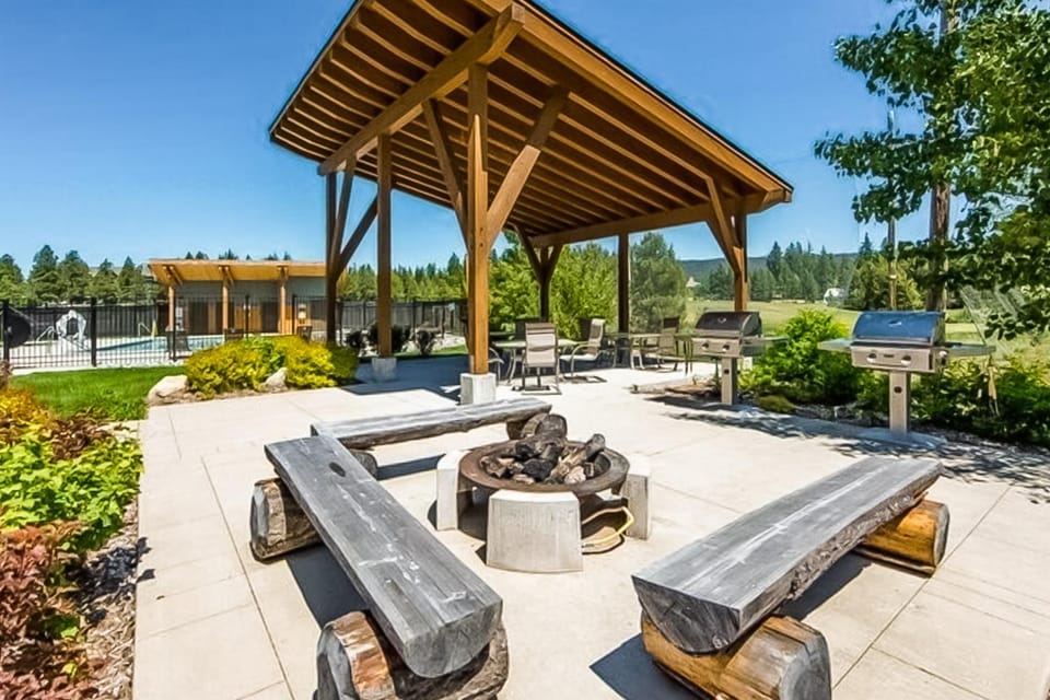 Trail Head Lodge # 302 House in Kittitas County