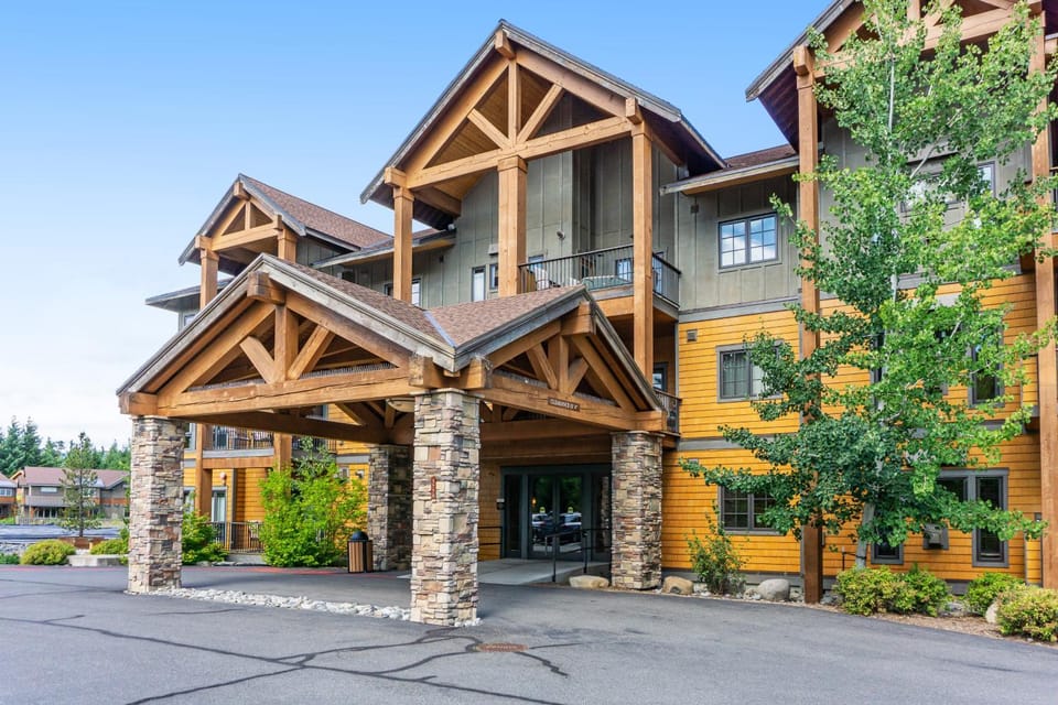 Trail Head Lodge # 302 House in Kittitas County