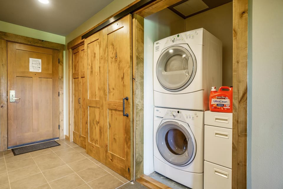 Trail Head Lodge # 302 House in Kittitas County
