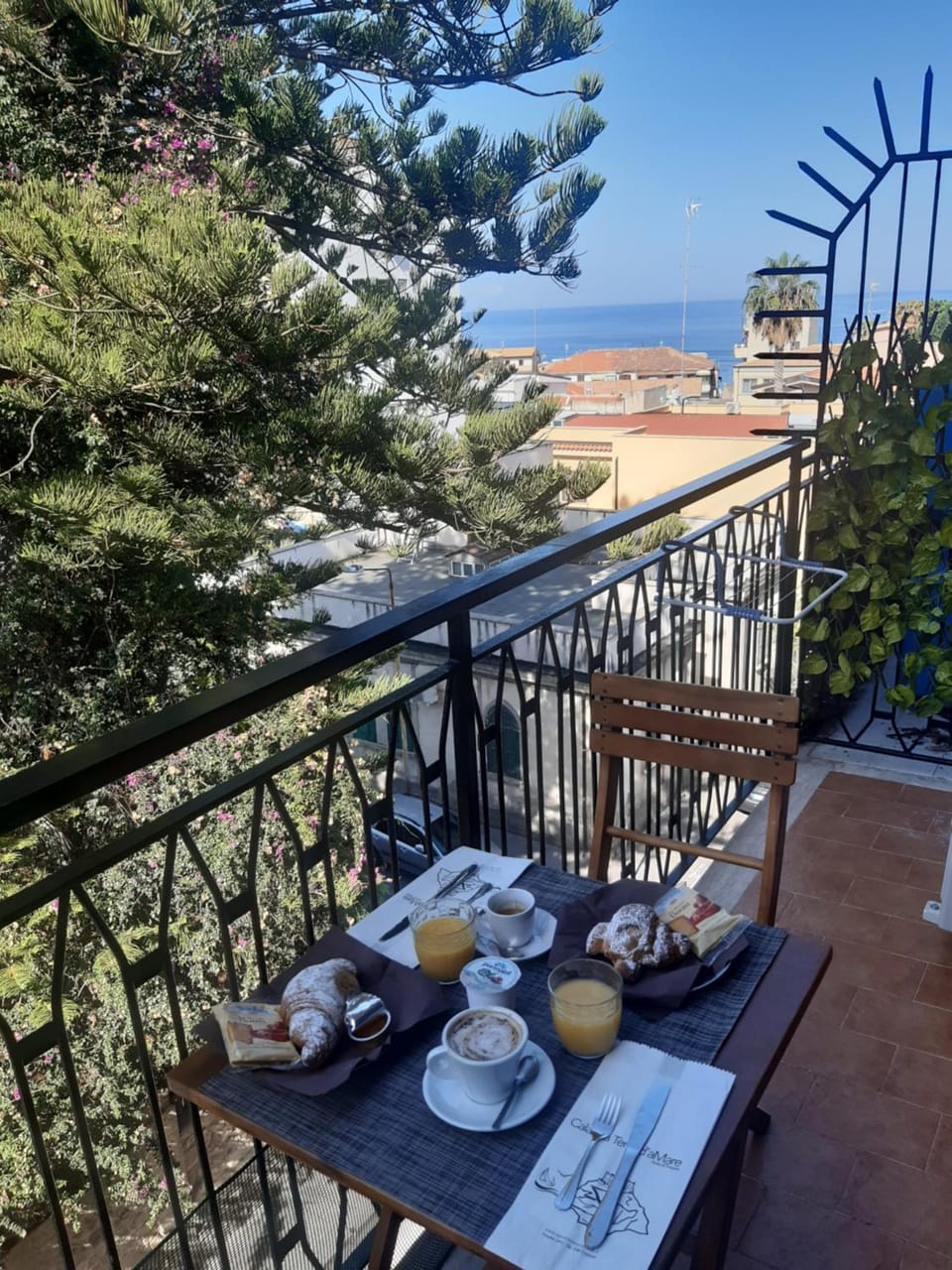 View (from property/room), Balcony/Terrace, Food and drinks, Food, Sea view